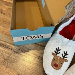 Tom’s s Christmas shoes